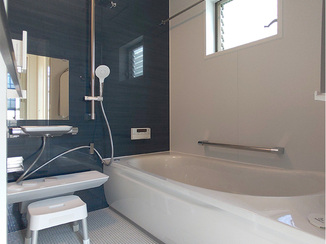 バスルームリフォーム 清掃性・断熱性・安全性すべてを叶えたバスルーム