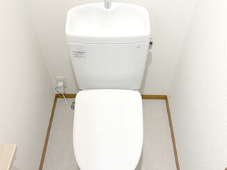 トイレリフォーム 明るく清潔感がある、最新機能を備えたトイレ