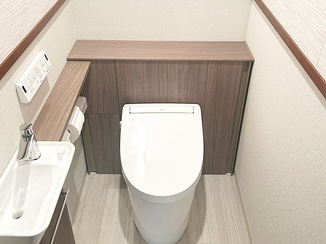 トイレリフォーム 明るく清潔感アップ！手洗い付きで使いやすいレストルーム
