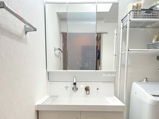 洗面リフォーム 収納力アップでスッキリ明るい洗面空間に