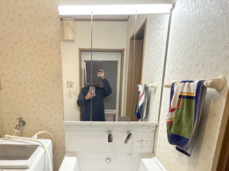 洗面リフォーム すっきり収納できる洗面化粧台とお手入れ簡単な1階・2階のトイレ