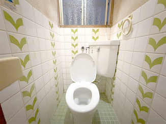 トイレリフォーム きれいに一新した安心して使える隅付トイレ