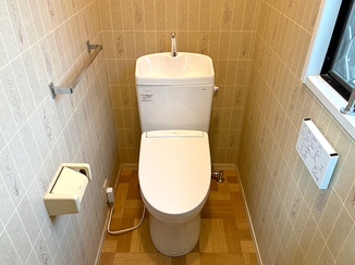 トイレリフォーム 床も一新して明るく生まれ変わったレストルーム
